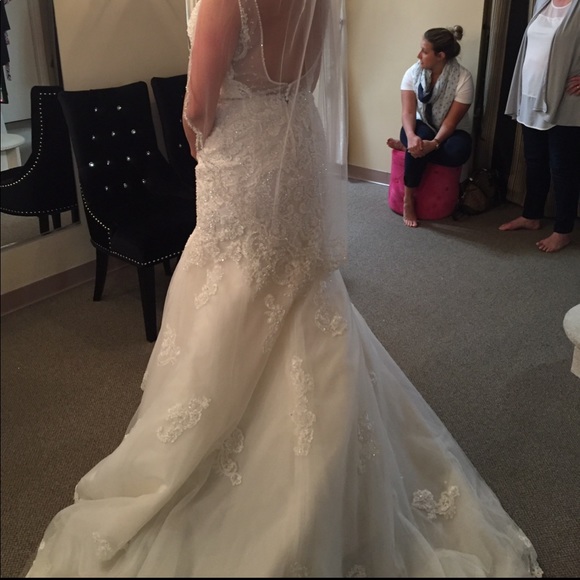 David Tutera Wedding Gown - NWT - Picture 7 of 7